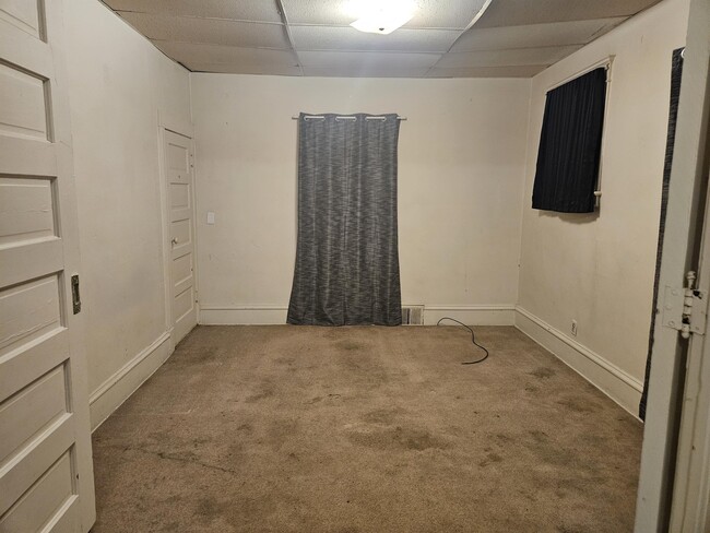 Building Photo - 220 N Prairie Ave