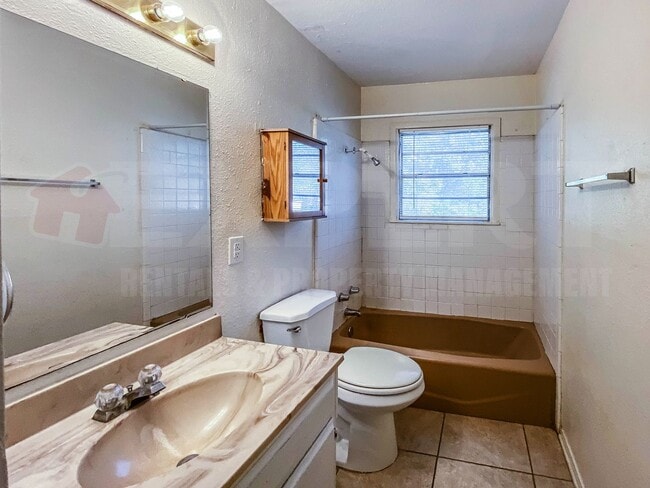 Building Photo - Charming 3 Bedroom Home Located in Coppera...