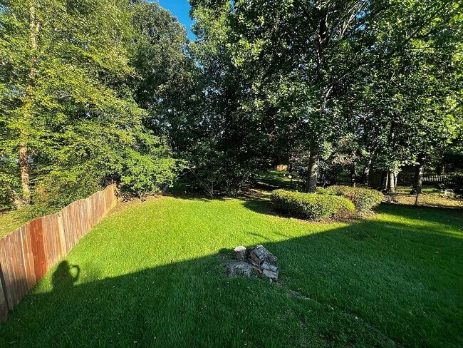 Building Photo - 9 Green Oak Dr