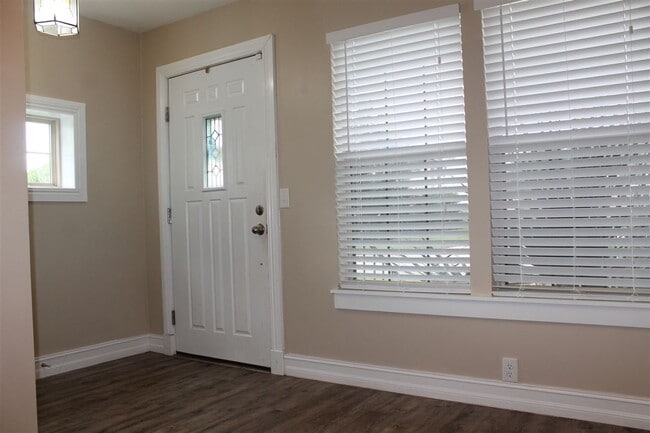 Building Photo - 46 Dolphin Dr