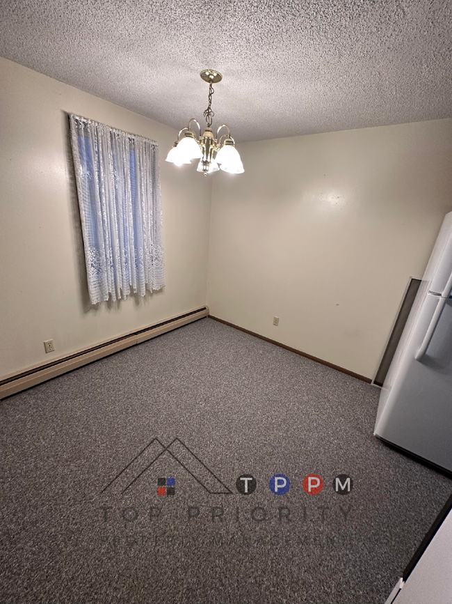 Building Photo - 1 Bedroom | 1 Bathroom Unit in Charles Cit...