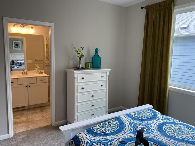 Building Photo - 1248 100th Ave NW