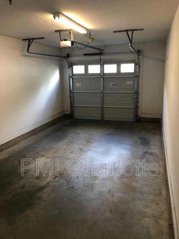 Building Photo - 6710 Mallard Park Dr