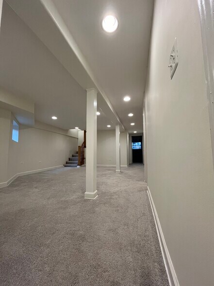 Building Photo - 3424 N Hamlin Ave