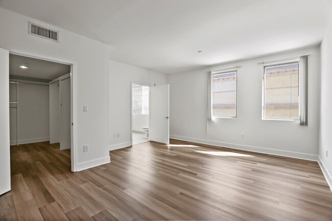 Interior Photo - Broadway Glendale by Wiseman