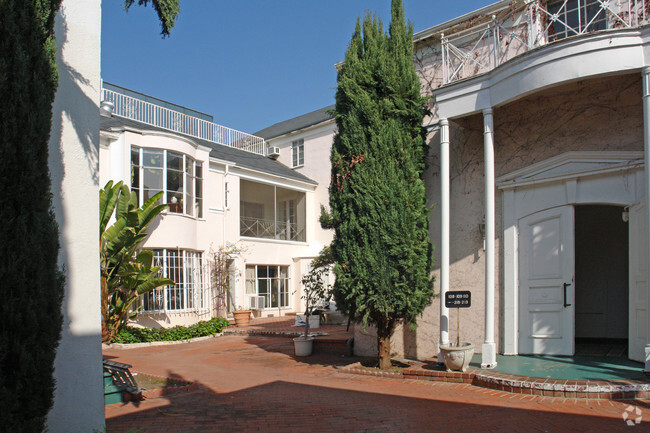 Building Photo - Beverly Villa Apts