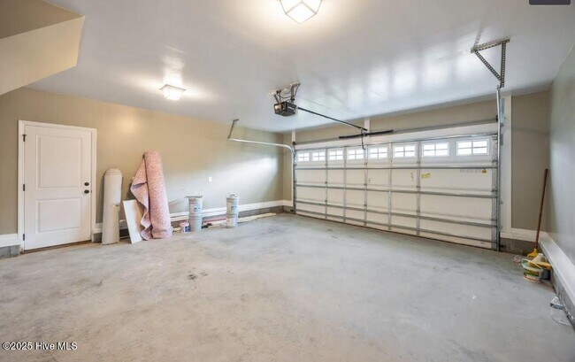 Building Photo - 821 Jade Ln