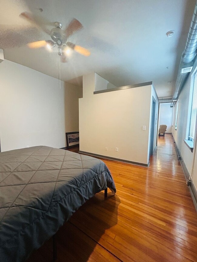 Building Photo - One Bedroom Loft