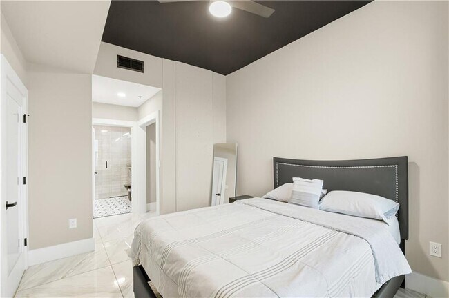 Building Photo - 250 Pharr Rd NE