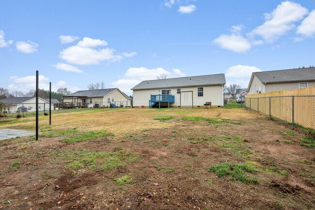 Building Photo - Amazing Home on Large Lot/3-BD 2-BTH in Ly...