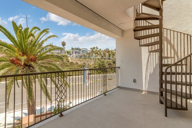 Building Photo - SOUTHCOVE Luxury: SPACIOUS TOWNHOME with O...