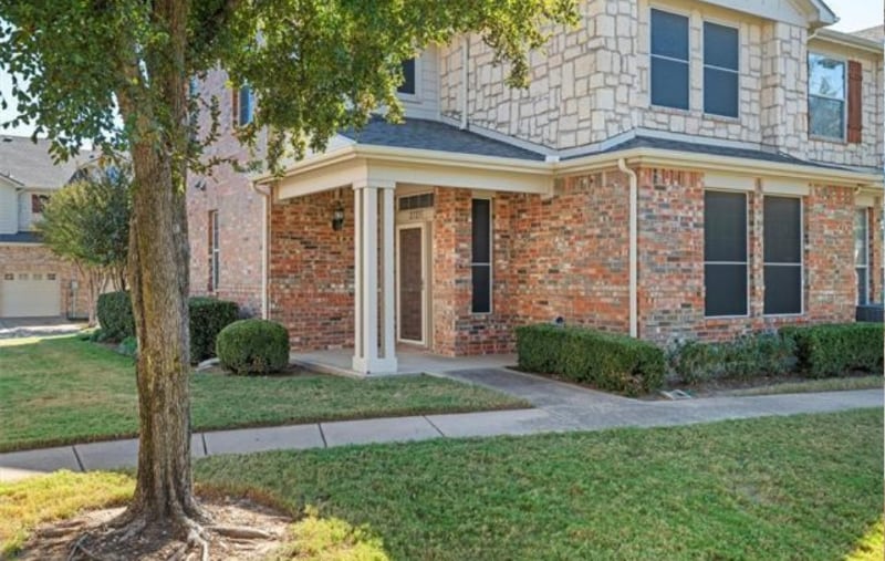 Building Photo - 2725 Hyde Park Dr