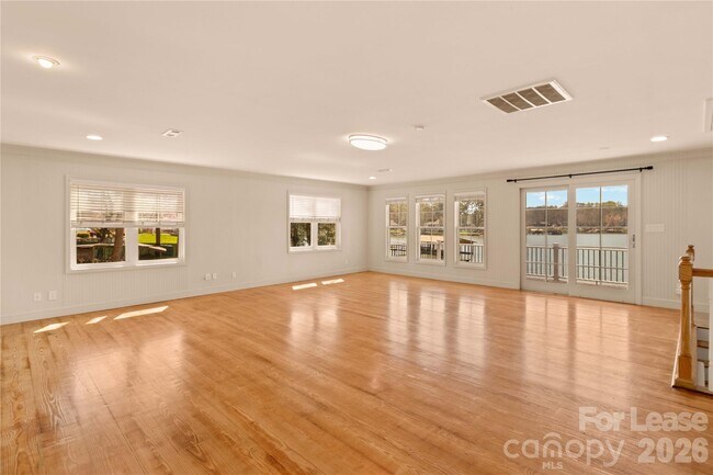 Building Photo - 118 Revere Dr
