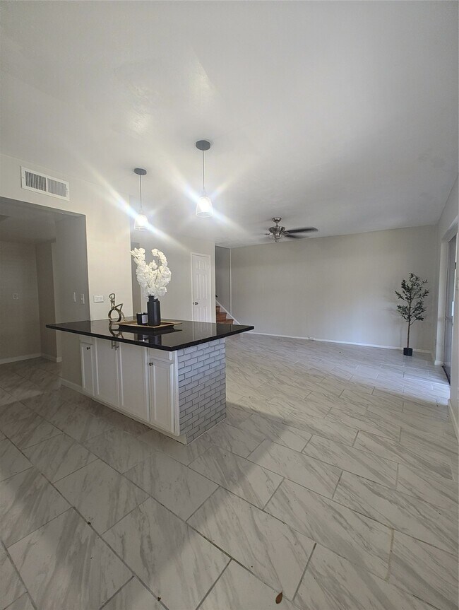 Building Photo - 2252 Shadowdale Dr