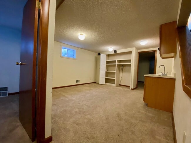 Building Photo - 10860 Utica Ct