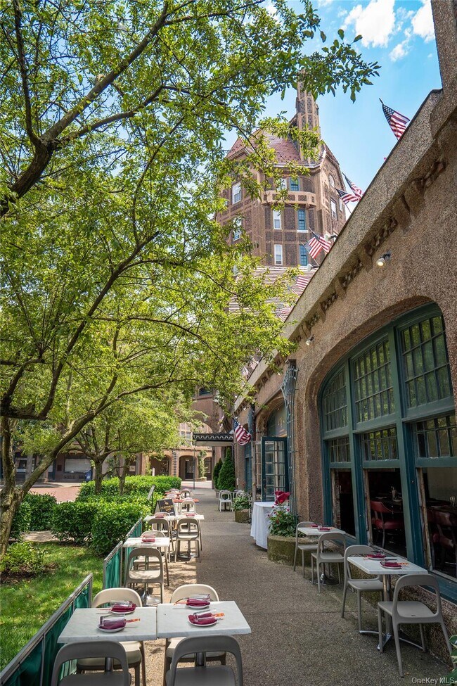 Building Photo - 73-20 Austin St