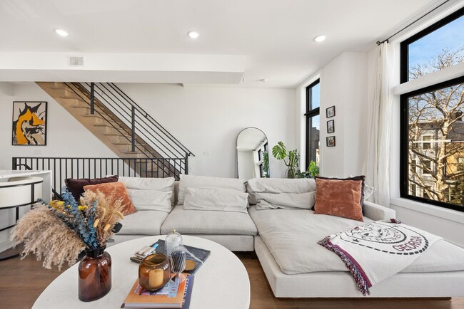 Building Photo - 121 Prospect St