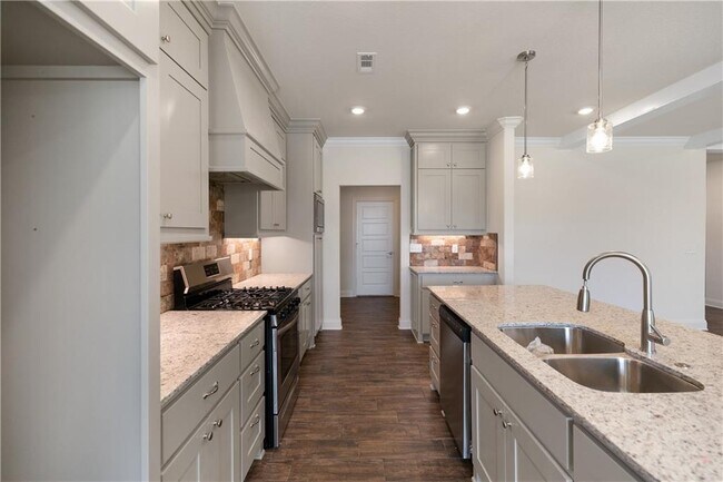 Building Photo - 411 Linda Ln