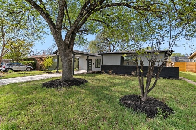 Building Photo - 1307 Yorkshire Dr