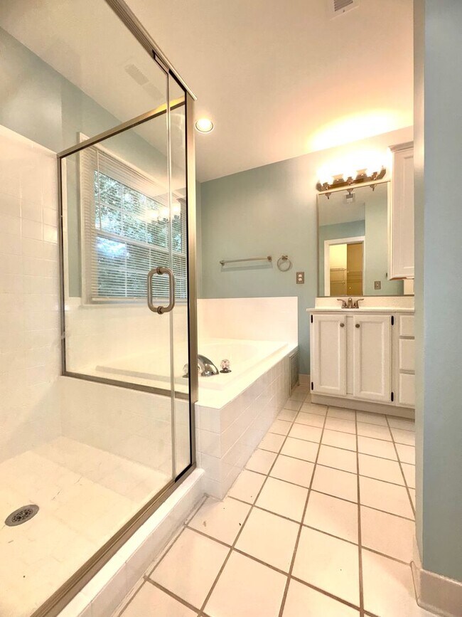 Building Photo - Spacious 4BR 2.5BA Home in Adams Farm with...