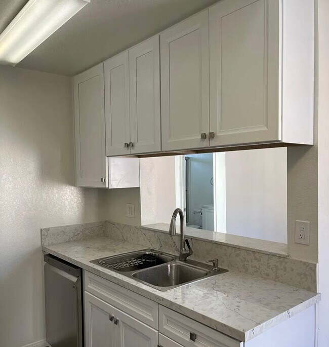 Kitchen - 4368 Marlborough Ave