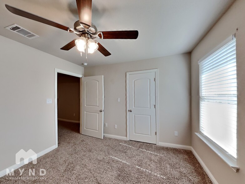 Building Photo - 700 Rolling Terrace Cir