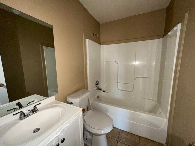 Building Photo - 103 Shannon Cir