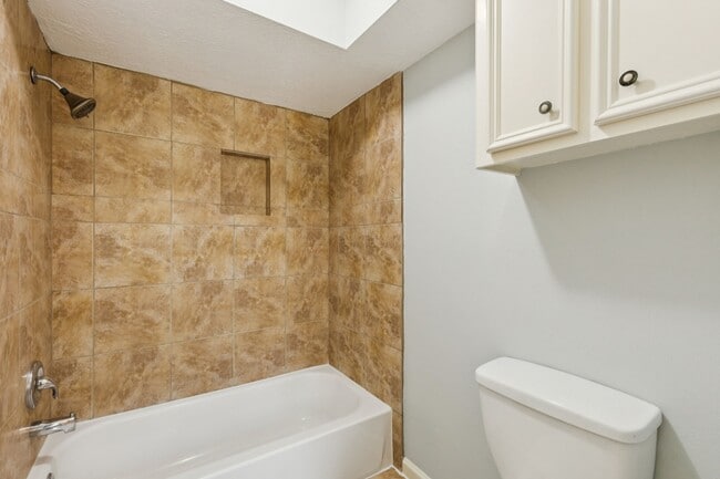 Building Photo - 14819 Walbrook Dr