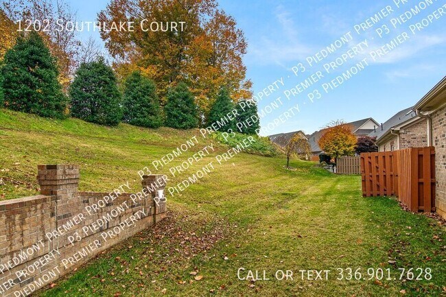 Building Photo - 1202 Southlake Ct