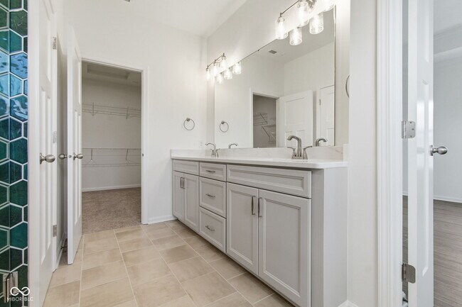 Building Photo - 776 Templeton Dr