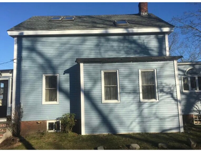 Building Photo - 87 Van Zandt Ave