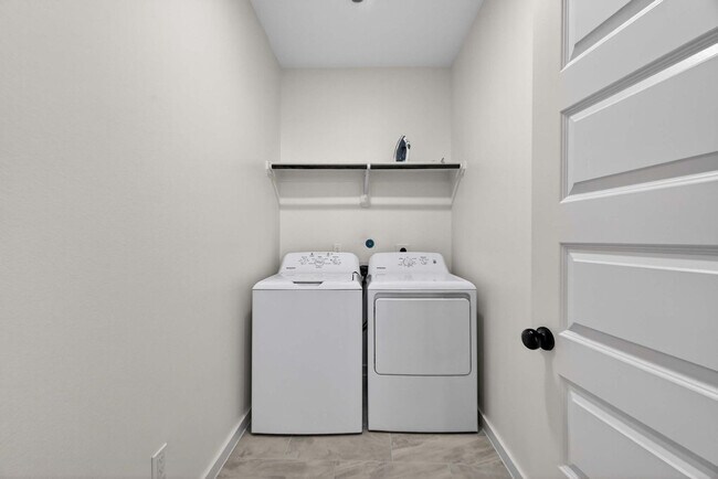 Building Photo - 2909 El Fenice Ln