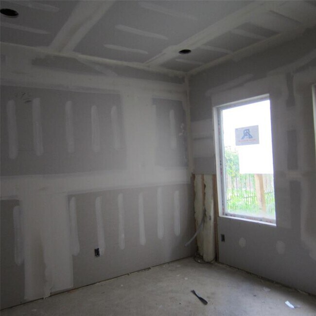 Building Photo - 2419 Rosewood St