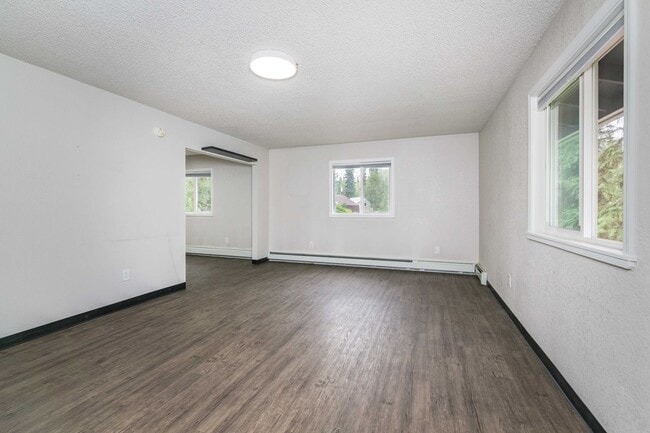 Building Photo - 5 bed 3 bath Home in Fairbanks