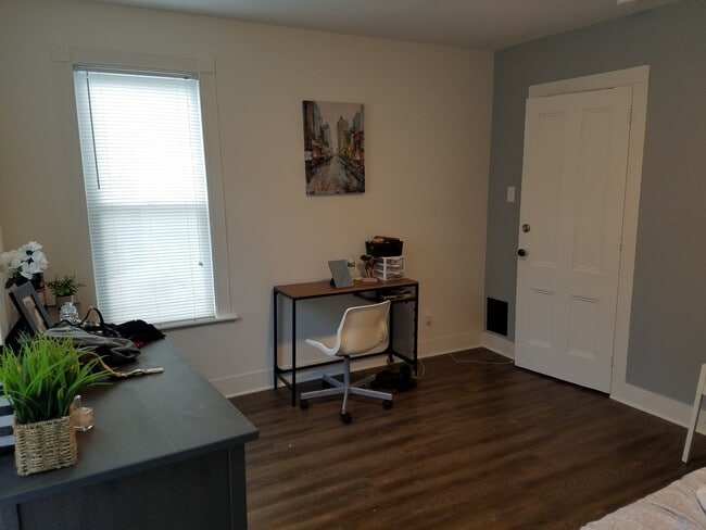 Building Photo - 96 Floral Ave