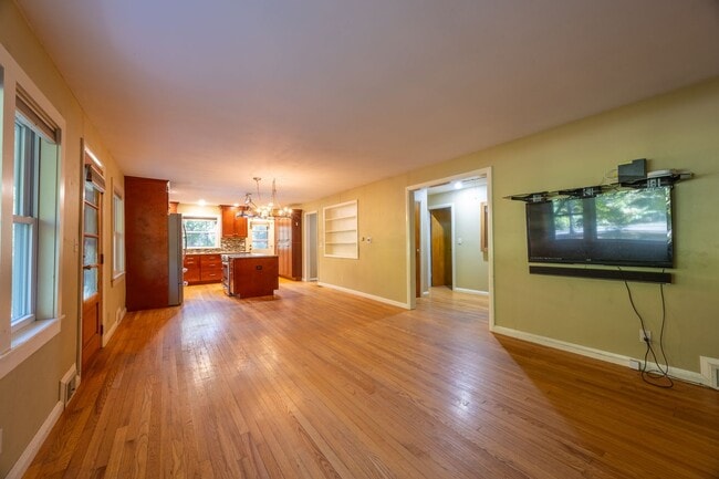 Building Photo - 3-Bedroom Ranch with Updated Kitchen