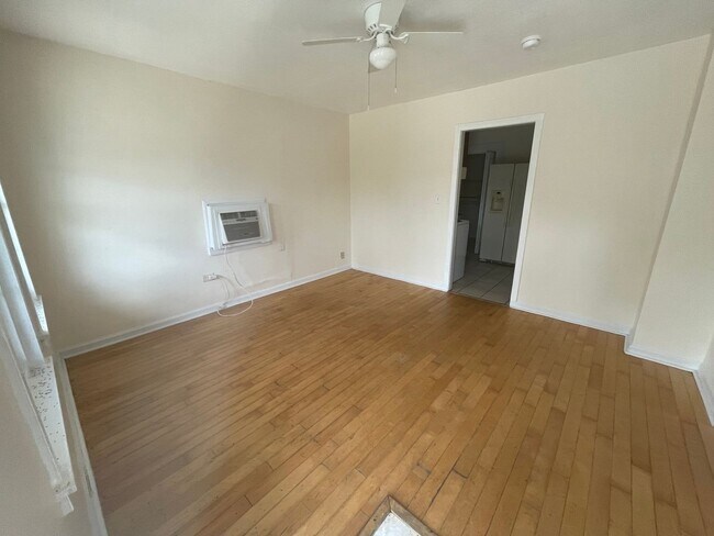 Building Photo - 322 E Gottsche Ave