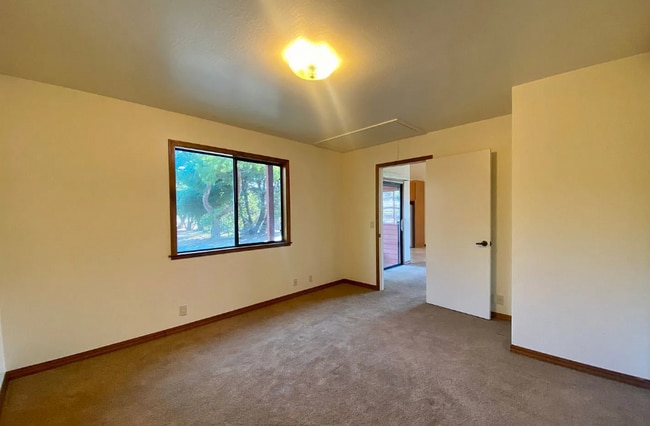 Building Photo - ~Granny Unit 1Bed/1Bath in Petaluma~