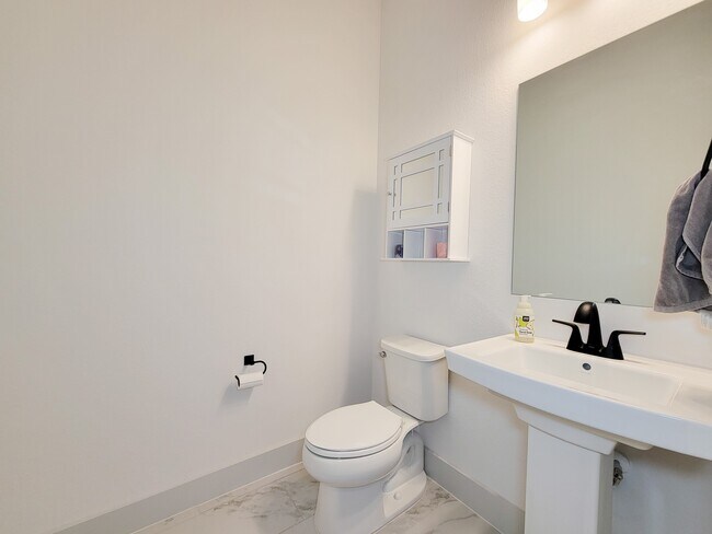 Building Photo - 5023 Golden Peach Rd