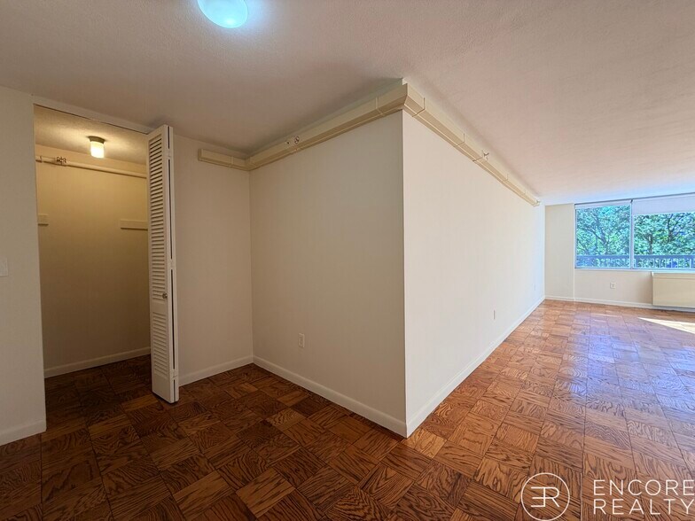 Building Photo - 80 Monmouth St