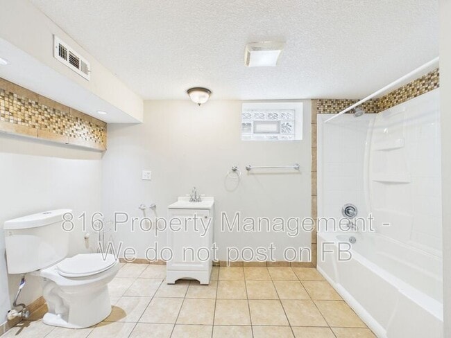 Building Photo - 817 N Choctaw Ave