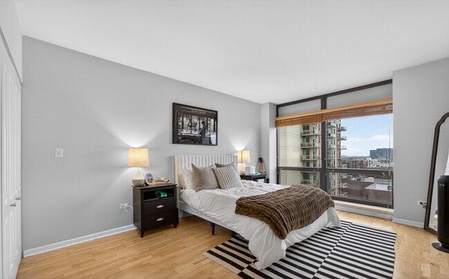 Building Photo - 1212 N Wells St