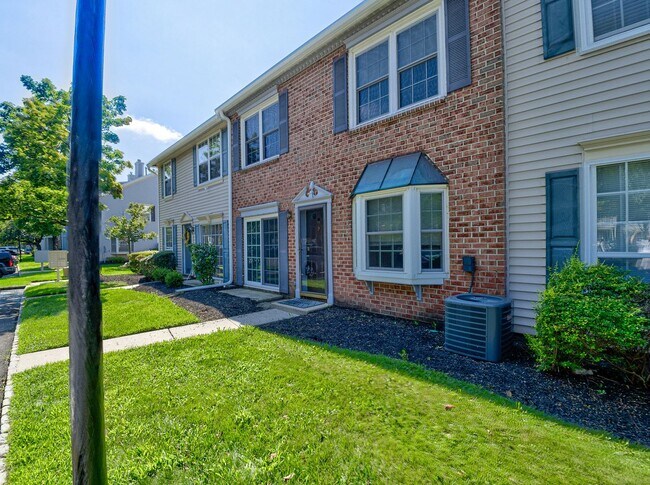 Building Photo - 96 Versailles Ct