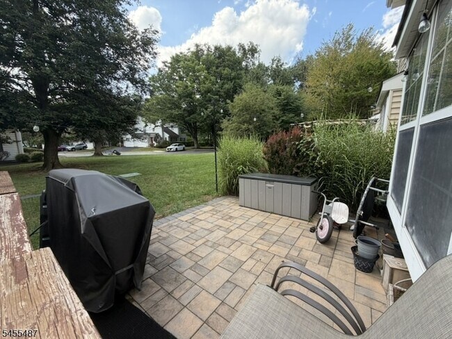 Building Photo - 121 Harrow Dr