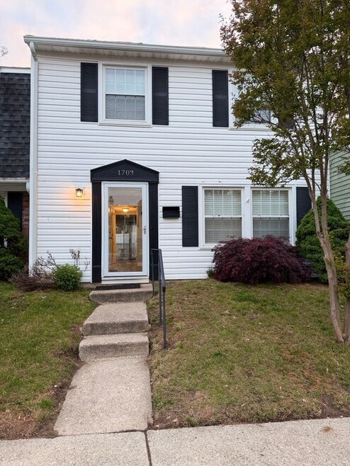 Building Photo - 1703 Greentree Ct