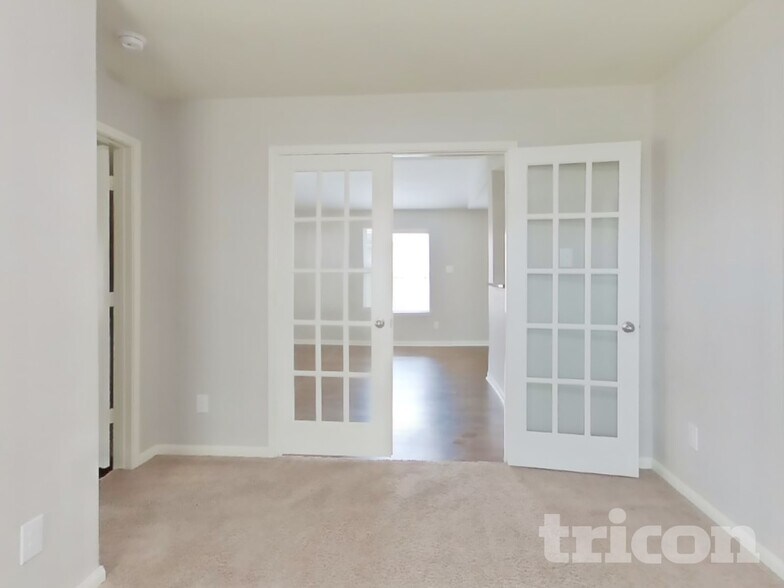Building Photo - 2321 Oyster Bay Ave