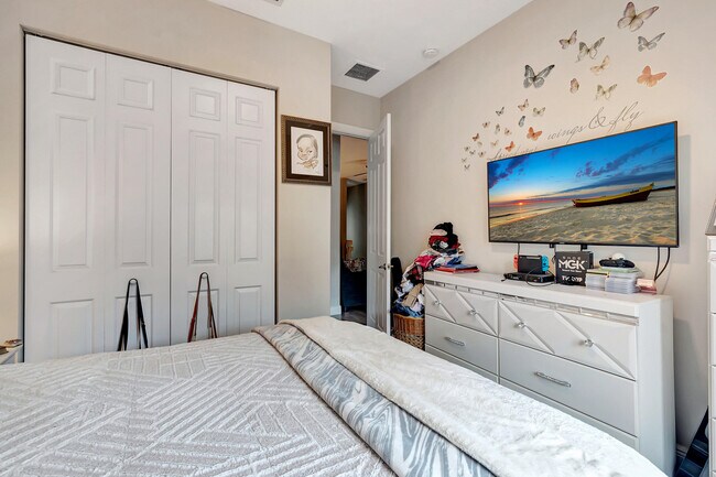 Building Photo - 2500 Venetian Ct