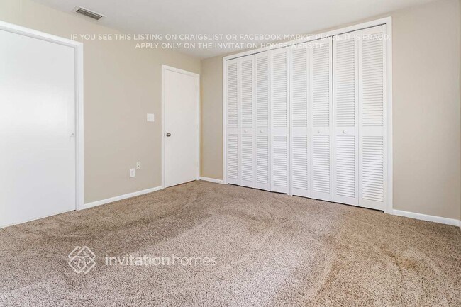 Building Photo - 10350 Bay Hills Dr