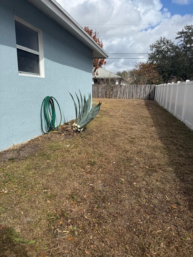 Building Photo - 549 SW Prater Ave