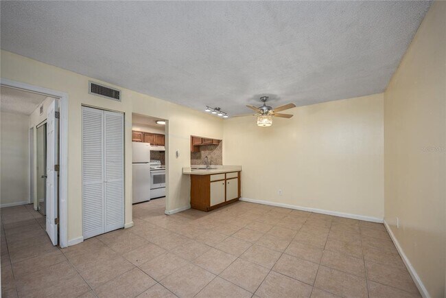 Building Photo - 6519 W Newberry Rd